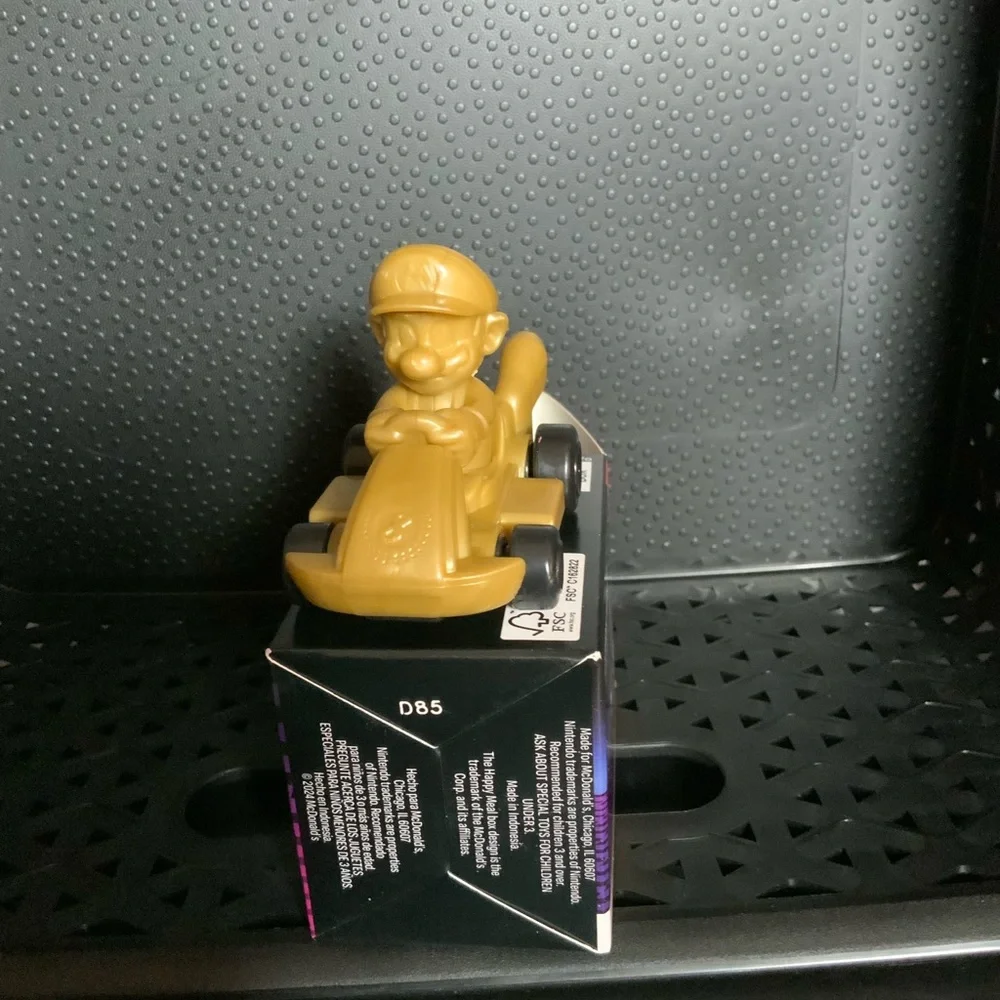 5/$25 Nintendo Switch McDonald’s Gold Mario Kart Deluxe Figure plastic